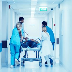 Formación integral en emergentología para enfermeros y auxiliares de la salud